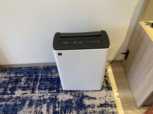 シェラトン都ホテル東京の翠プレミアムデラックスルームの空気清浄機