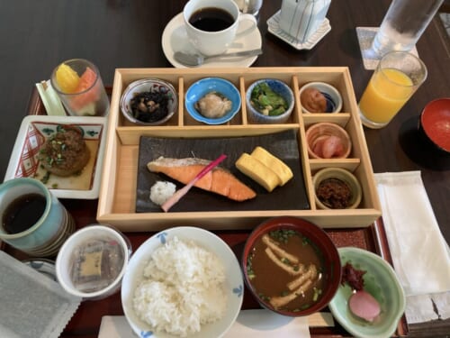 シェラトン都ホテル東京の「カフェカリフォルニア」のモーニング（和定食）