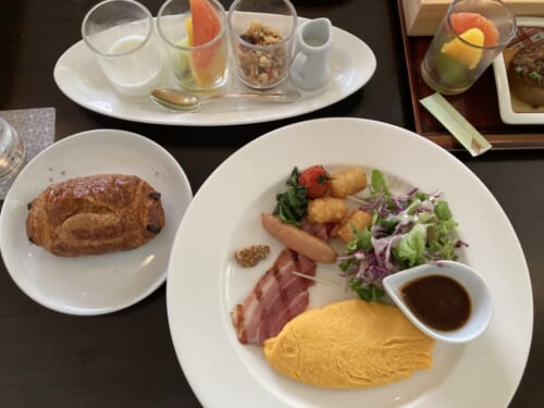 シェラトン都ホテル東京の「カフェカリフォルニア」のモーニング（洋定食）