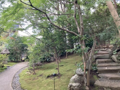 シェラトン都ホテル東京の庭園風景