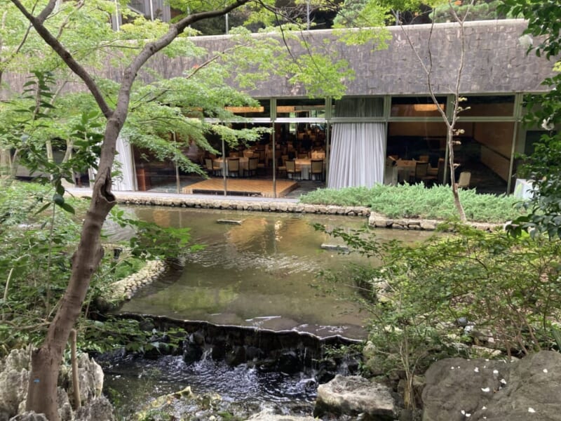 シェラトン都ホテル東京の庭園風景